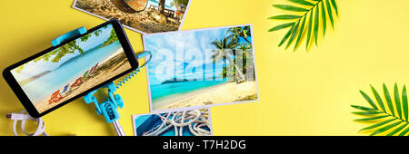 Mise à plat avec un monopode et smartphone photos sur un fond jaune Travel concept Banner Banque D'Images