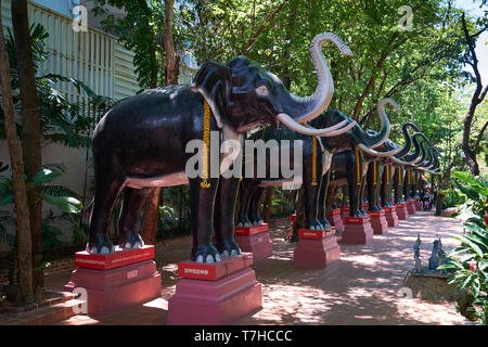 Une ligne de barrissements des éléphants au musée d'Erawan, l'éléphant, dirigé trois musées à Bangkok, Thaïlande. Banque D'Images