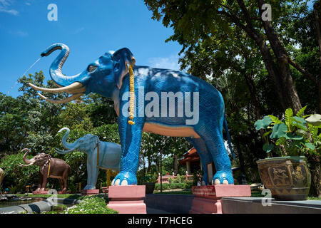 Un joli bleu, fontaine à l'éléphant peint musée d'Erawan, l'éléphant, dirigé trois musées à Bangkok, Thaïlande. Banque D'Images