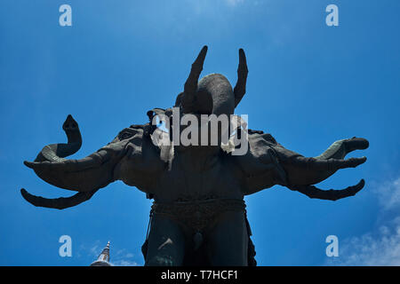 Le principal dirigé trois bronze éléphant statue au musée d'Erawan à Bangkok, Thaïlande. Banque D'Images