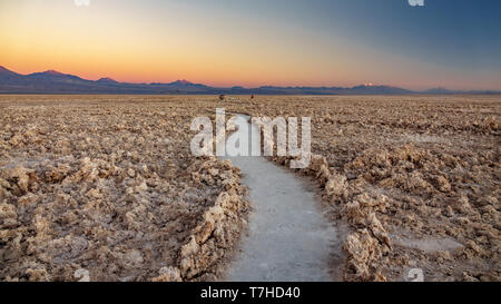 De Sel d'Atacama au Chili à la tombée de la piste Banque D'Images