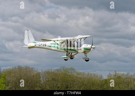 Ikarus C42 plan kit G-Cfog entrée en terre à l'Aérodrome de Popham dans le Hampshire au printemps fly-Ulm en cas Banque D'Images