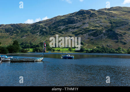 Vue de l'autre côté d'Ullswater depuis l'embarcadère St Patrick dans le parc national Lake District, Cumbria, Angleterre, Royaume-Uni Banque D'Images