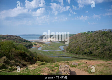 Une vue générale des trois falaises Bay sur la péninsule de Gower dans l'ouest du pays de Galles, Royaume-Uni. Banque D'Images