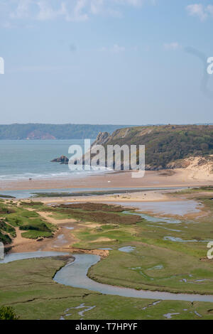 Une vue générale des trois falaises Bay sur la péninsule de Gower dans l'ouest du pays de Galles, Royaume-Uni. Banque D'Images