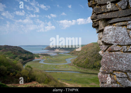 Une vue générale des trois falaises Bay sur la péninsule de Gower dans l'ouest du pays de Galles, Royaume-Uni. Banque D'Images