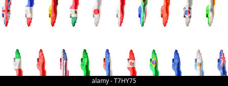 Drapeaux de couleur dans les mains des pays participants du Groupe des Vingt, les grandes économies avancées et émergentes sur fond blanc. Collage. Concept de relations économiques internationales. Banque D'Images