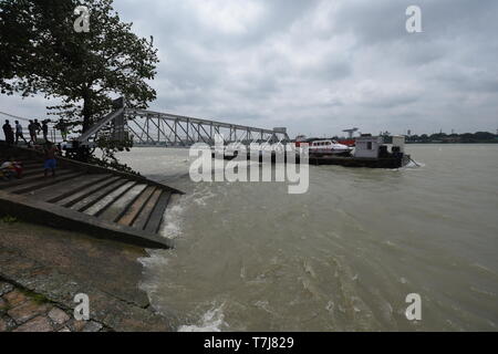 La ville de Howrah, Inde. 4 mai, 2019. Jardin botanique de ferry sur le fleuve Hooghly ghat le jour après le cyclone Fani peut avoir été frappé de Calcutta. Banque D'Images