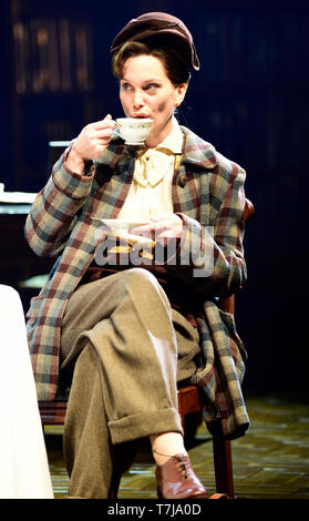 Liz White jouant Joy Gresham dans Shadowlands par William Nicholson au Festival de Théâtre de Chichester, West Sussex, UK. 1 mai 2019. Banque D'Images