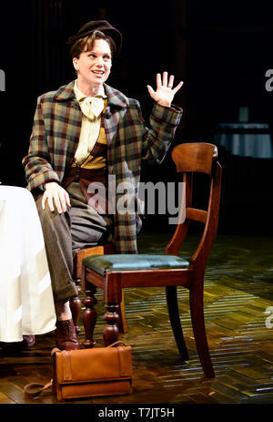 Liz White jouant Joy Gresham dans Shadowlands par William Nicholson au Festival de Théâtre de Chichester, West Sussex, UK. 1 mai 2019. Banque D'Images