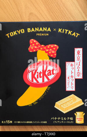 Extérieur de la boîte en carton souvenir des mini-bars Kitkat japonais Tokyo Banana Flavour. Très populaire auprès des touristes étrangers. Banque D'Images