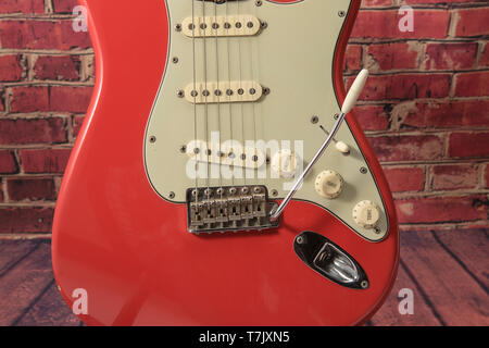 Une Fender Stratocaster iconique 1963 top dalle en Fiesta Red Banque D'Images