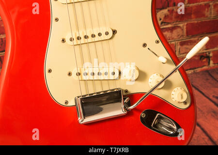 Une Fender Stratocaster iconique 1963 top dalle en Fiesta Red Banque D'Images