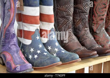 Utilisé avec des bottes de cow-boy stars américaines et bandes sur eux pour les cowgirls in USA Banque D'Images