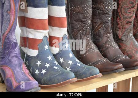 Utilisé avec des bottes de cow-boy stars américaines et bandes sur eux pour les cowgirls in USA Banque D'Images