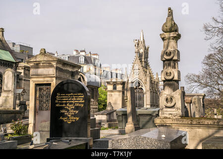 Gräber des Pariser Friedhof Cimetiere de Montmartre Paris, Frankreich | tombes sur le cimetière Montmartre, Paris, France Banque D'Images