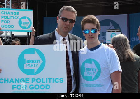 Nathan Gill participant à la partie Brexit rally à Chester Banque D'Images