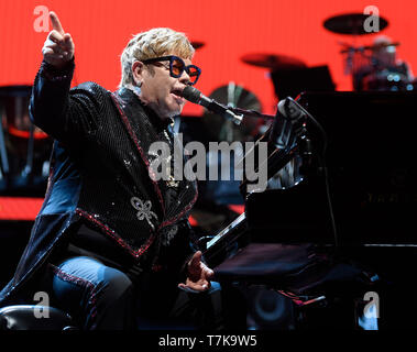 Prague, République tchèque. 07Th Mai, 2019. La chanteuse pop britannique Elton John joue dans l'O2 Arena de Prague, République tchèque, le 7 mai 2019. Credit : Ondrej Deml/CTK Photo/Alamy Live News Banque D'Images