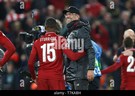 Liverpool, Royaume-Uni. 07Th Mai, 2019. Manager de Liverpool Jurgen Klopp célèbre avec Daniel Sturridge de Liverpool à la fin de la partie. Demi-finale de la Ligue des Champions, 2e match aller, Liverpool v Barcelone au stade d'Anfield à Liverpool, le mardi 7 mai 2019. Ce droit ne peut être utilisé qu'à des fins rédactionnelles. Usage éditorial uniquement, licence requise pour un usage commercial. Aucune utilisation de pari, de jeux ou d'un seul club/ligue/dvd publications. Photos par Chris Stading/Andrew Orchard la photographie de sport/Alamy live news Crédit : Andrew Orchard la photographie de sport/Alamy Live News Banque D'Images