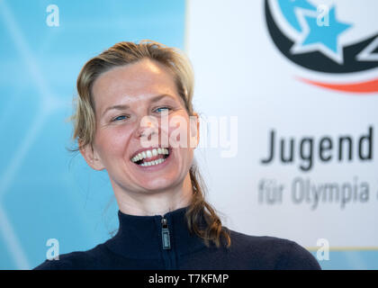 08 mai 2019, Berlin : Britta Steffen, champion olympique de natation, rires lors d'une conférence de presse pour l'anniversaire de 'jeunes' formés. Le printemps dernier de "Jugend trainiert für Olympia & Paralympiques' aura lieu jusqu'à 11.05.2019 à Berlin. Photo : Soeren Stache/dpa Banque D'Images