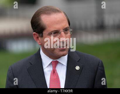 Washington, États-Unis d'Amérique. Le 08 mai, 2019. United States Secretary of Health and Human Services (HHS) Alex Azar parle aux médias à la Maison Blanche à Washington, DC, le 8 mai 2019. Crédit : Chris Kleponis/CNP Crédit dans le monde entier | conditions : dpa/Alamy Live News Banque D'Images