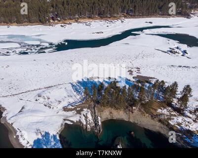 Vue aérienne de l'hiver lacs bleus dans les montagnes de l'Altaï Banque D'Images