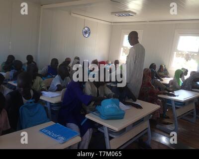 Les enfants sauvés de Boko Haram qui fréquentent l'école en ville centre PDI à Maiduguri Banque D'Images