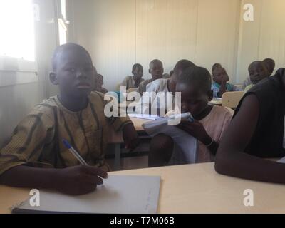 Les enfants sauvés de Boko Haram qui fréquentent l'école en ville centre PDI à Maiduguri Banque D'Images