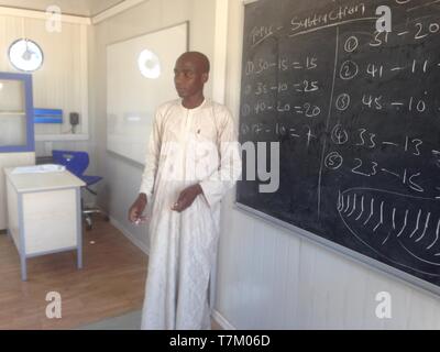 Les enfants sauvés de Boko Haram qui fréquentent l'école en ville centre PDI à Maiduguri Banque D'Images