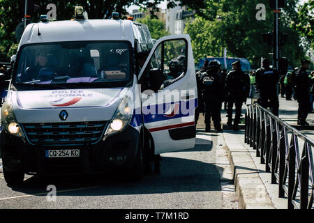 Paris France le 04 mai 2019 Vue sur les voitures de la Police nationale française à l'intervention pendant les protestations de la Yellow Jackets Banque D'Images