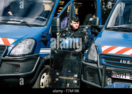 Paris France le 04 mai 2019 Vue sur les voitures de la Police nationale française à l'intervention pendant les protestations de la Yellow Jackets Banque D'Images