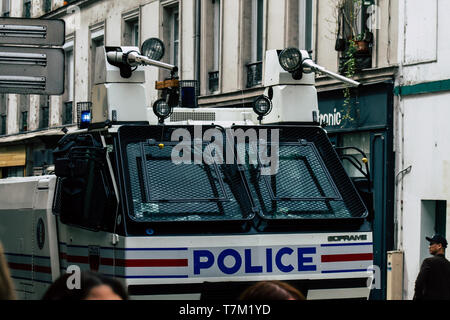 Paris France le 04 mai 2019 Vue sur les voitures de la Police nationale française à l'intervention pendant les protestations de la Yellow Jackets Banque D'Images