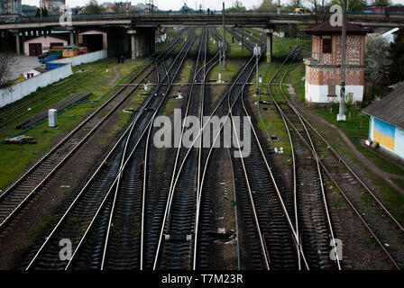 Plusieurs aiguillages de voie de chemin de fer , photo symbolique de la décision, de la séparation et des qualités de leadership. Banque D'Images