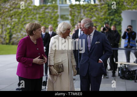 Berlin, Allemagne. 07Th Mai, 2019. La chancelière Angela Merkel se félicite de Charles, prince de Galles, et Camilla, la duchesse de Cornouailles, dans la cour de la chancellerie fédérale. Credit : Simone Kuhlmey/Pacific Press/Alamy Live News Banque D'Images