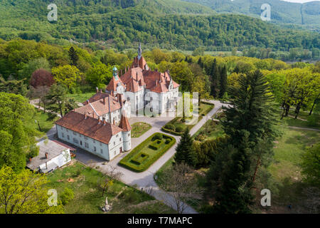 Vue aérienne de château-palais du comte Schonborn près de Kiev, Lviv, Ukraine région. Banque D'Images