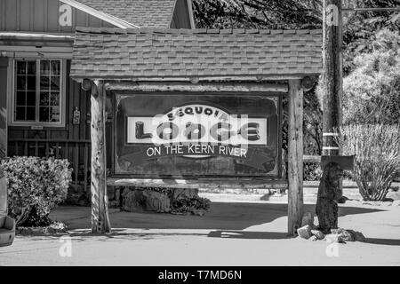 Ancien salon à Riverkern dans la forêt nationale de Sequoia - RIVERKERN, UNITED STATES OF AMERICA - Mars 29, 2019 Banque D'Images