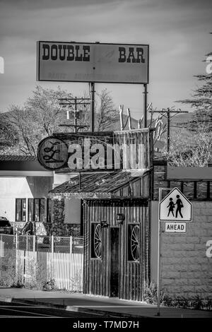 Double bar dans le village historique de Lone Pine Lone Pine - CA, Etats-Unis d'Amérique - le 29 mars 2019 Banque D'Images