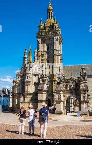 La France, Finistère, Saint Thegonnec, étape sur le chemin de Saint-Jacques de Compostelle, l'enclos paroissial du 16ème et 17ème siècles, l'église Notre-Dame Banque D'Images