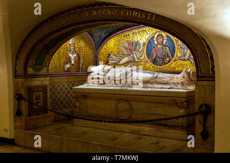 Le sarcophage du Pape Pie XI dans le Sacré Grotte Vaticane à La Basilique Papale de Saint Pierre au Vatican, ou simplement la Basilique Saint Pierre, Rome, Banque D'Images