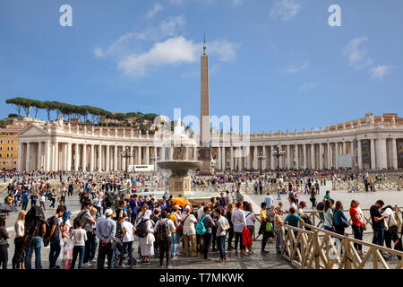 La Place Saint Pierre, Vatican, Rome, Italie. Banque D'Images