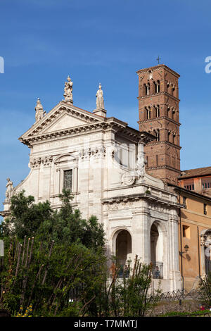 Santa Francesca Romana, précédemment connu sous le nom de Santa Maria Nova vue du Forum Romain ou Forum Romanum, (Italien : Foro Romano) Rome, Italie Banque D'Images