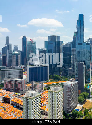 Toits de la ville de Tours et gratte-ciel et Chinatown en premier plan à Singapour Banque D'Images