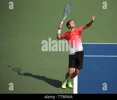 Le joueur de tennis russe Daniil Medvedev en poste au cours de Dubai Tennis Championships 2019, Dubaï, Émirats Arabes Unis Banque D'Images