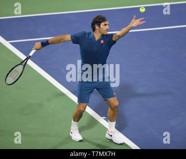 Le joueur de tennis suisse Roger Federer en poste au cours de Dubai Tennis Championships 2019, Dubaï, Émirats Arabes Unis Banque D'Images