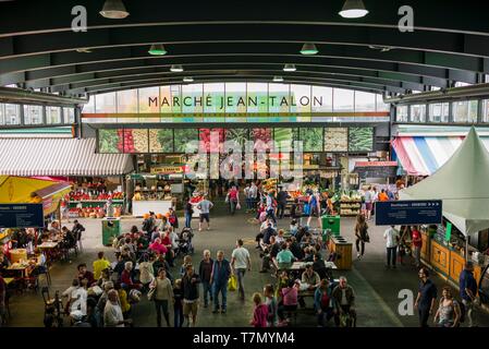 Canada, Québec, Montréal, la Petite Italie, Marché Jean-Talon, des marches, de l'intérieur Banque D'Images