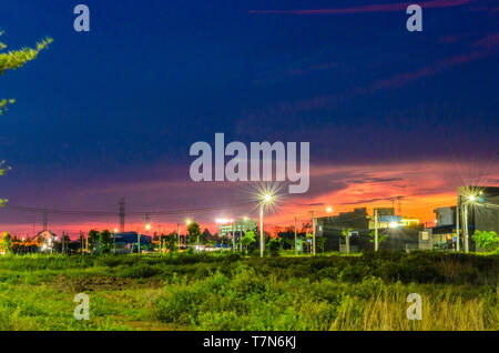 Coucher du soleil à la périphérie de la ville de Bac Lieu, Viet Nam Banque D'Images