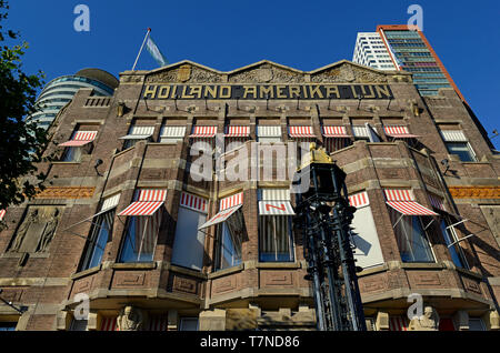 Rotterdam, Pays-Bas - 2018-07-23 : - façade de l'hôtel New York, l'ancien siège social de Holland America Line-- Banque D'Images