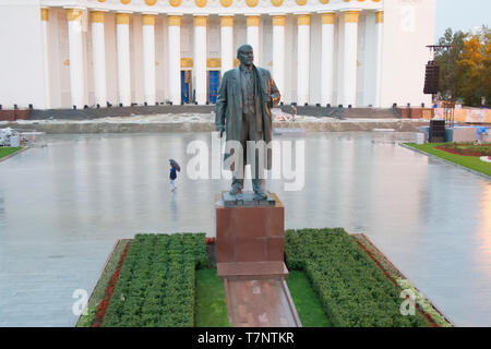 Russie, Moscou, le 28 juillet 2018. VDNH. Monument de Lénine Banque D'Images