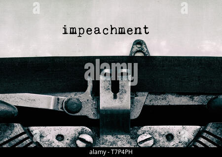 Accusation dactylographiées sur machine à écrire vintage - Gouvernement et politique concept Banque D'Images