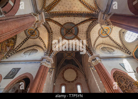 Archs et l'architecture de San Francesco d'Assisi grande importante église en style néo-classique , Lombardie, Italie. Banque D'Images